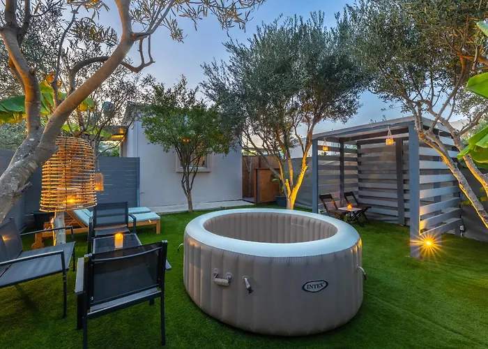 The Home Away From Home With Hot Tub Lambi  photo