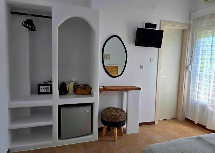 Papafotis Apartments & Suites Alinda  photo